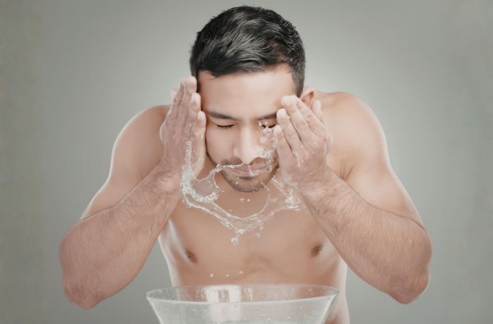 Kenapa Salicylic Acid Sering Jadi Andalan Skincare Pria?